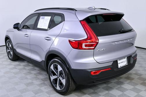 2026 Volvo XC40 Plus, B4 FWD Gas (mild hybrid), Dark