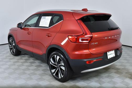 2024 Volvo XC40 B5 Plus Bright Theme