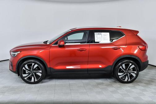 2024 Volvo XC40 B5 Plus Bright Theme