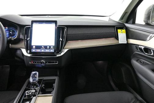 2025 Volvo XC90 Plug-In Hybrid T8 Plus 7-Seater