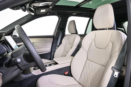 2026 Volvo XC90 B6 Plus 6-Seater