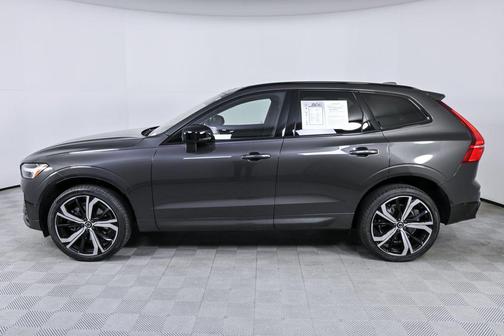 2023 Volvo XC60 B5 Ultimate Dark Theme