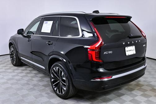 2025 Volvo XC90 B5 Plus 7-Seater