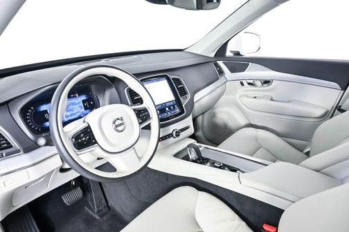Crystal White Metallic 2025 Volvo XC90 B5 Core