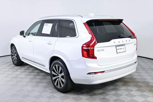 Crystal White Metallic 2025 Volvo XC90 B5 Core