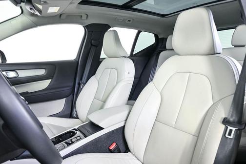 Sage Green Metallic 2023 Volvo XC40 B5 Plus Dark Theme