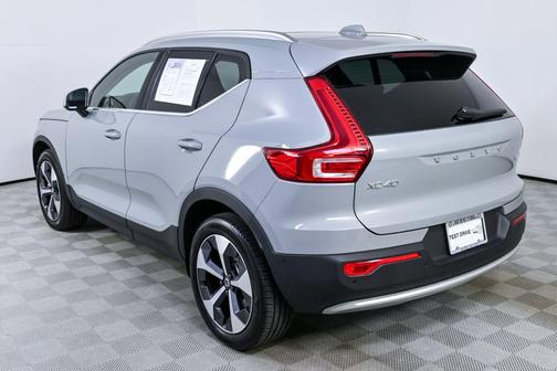 2025 Volvo XC40 B5 Plus Bright Theme