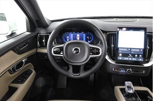 2025 Volvo XC90 B6 Plus 7-Seater