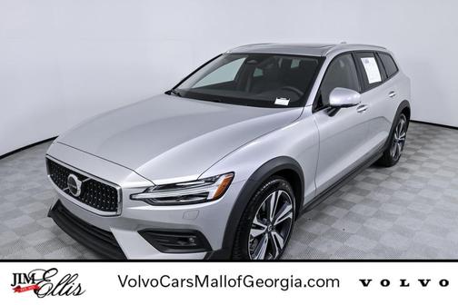 2025 Volvo V60 Cross Country B5 Plus