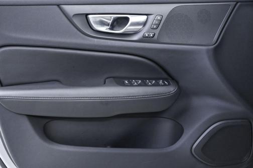 2025 Volvo V60 Cross Country B5 Plus