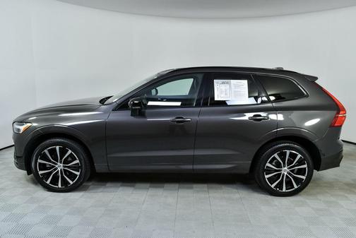 2023 Volvo XC60 Plus Dark Theme