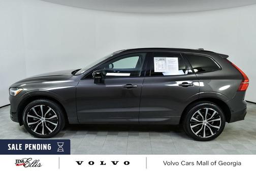 2023 Volvo XC60 Plus Dark Theme