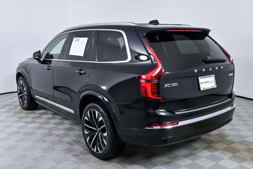 2025 Volvo XC90 Plug-In Hybrid T8 Plus 7-Seater