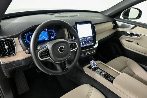 2025 Volvo XC90 B6 Plus 7-Seater