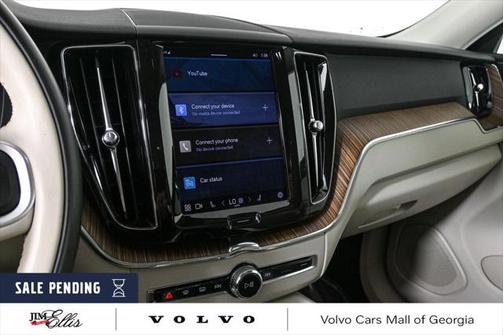 2022 Volvo XC60 B5 Momentum