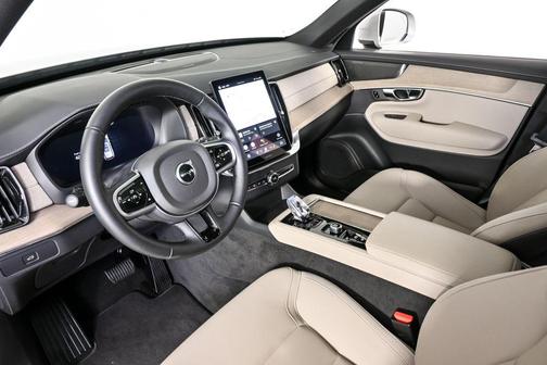 2025 Volvo XC90 B6 Plus 7-Seater