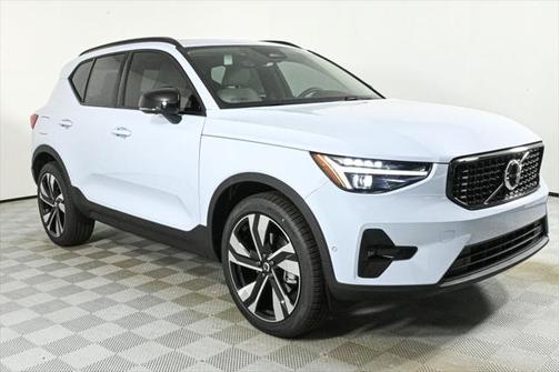2025 Volvo XC40 B5 Ultra Dark Theme