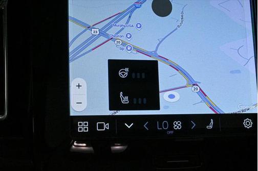 2025 Volvo XC40 B5 Ultra Dark Theme