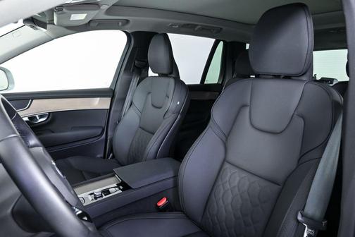 2025 Volvo XC90 B6 Plus 7-Seater