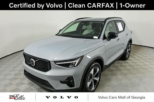2025 Volvo XC40 B5 Plus Dark Theme