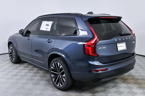 2026 Volvo XC90 Ultra Dark Theme, B6 AWD Gas (mild hybrid), Gasoline, 6 Seats