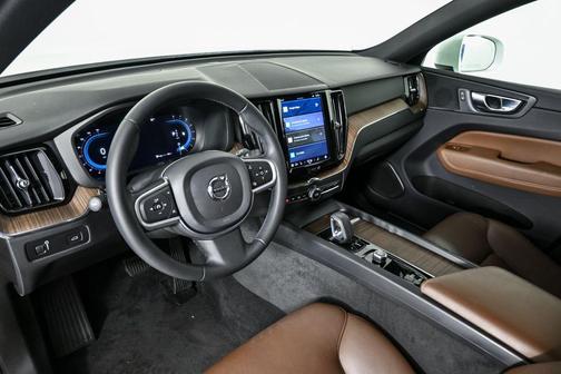 2022 Volvo XC60 B5 Momentum