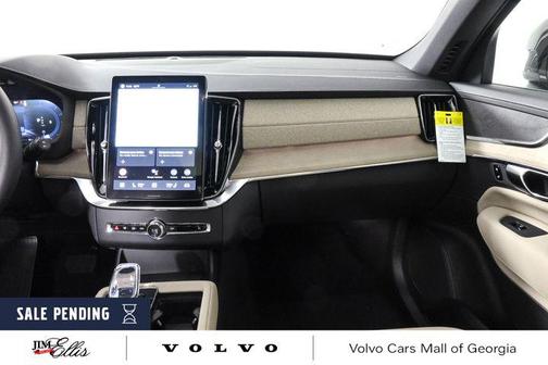 2025 Volvo XC90 B6 Core