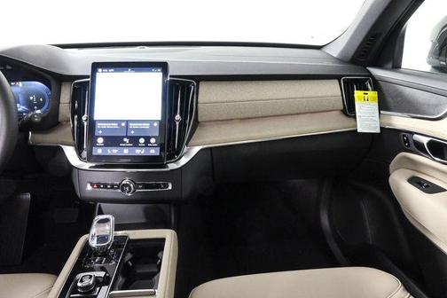 2025 Volvo XC90 B6 Core