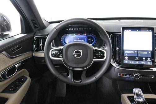 2025 Volvo XC90 B6 Core