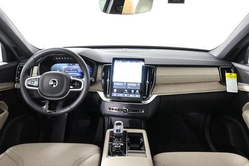 2025 Volvo XC90 B6 Core