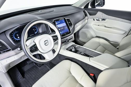 2024 Volvo XC90 B6 Plus Bright Theme 7-Seater