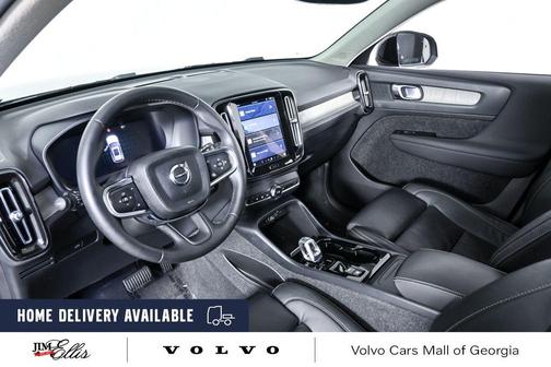 2023 Volvo XC40 B5 Plus Dark Theme