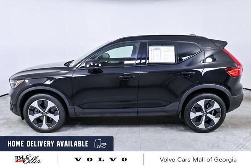 2023 Volvo XC40 B5 Plus Dark Theme