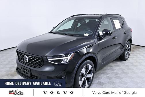 2023 Volvo XC40 B5 Plus Dark Theme