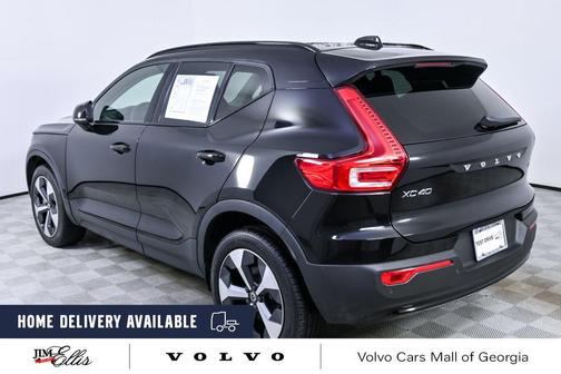 2023 Volvo XC40 B5 Plus Dark Theme