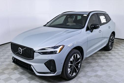 Vapour Grey Metallic 2026 Volvo XC60 B5 Plus