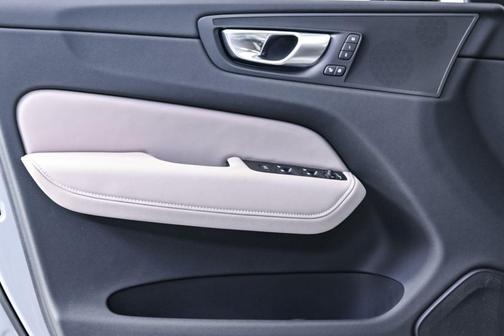 Vapour Grey Metallic 2026 Volvo XC60 B5 Plus
