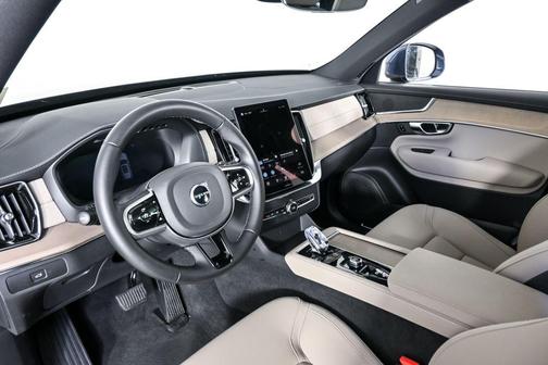 2025 Volvo XC90 B5 Core