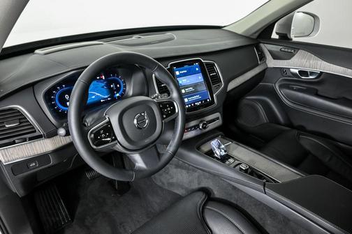 2024 Volvo XC90 B6 Ultimate Bright Theme 6-Seater
