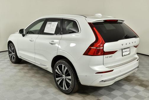 2023 Volvo XC60 B5 Plus Bright Theme