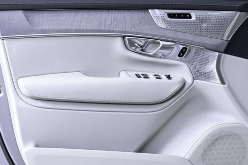 2026 Volvo XC90 Ultra, B6 AWD Gas (mild hybrid), Gasoline, Bright, 7 Seats