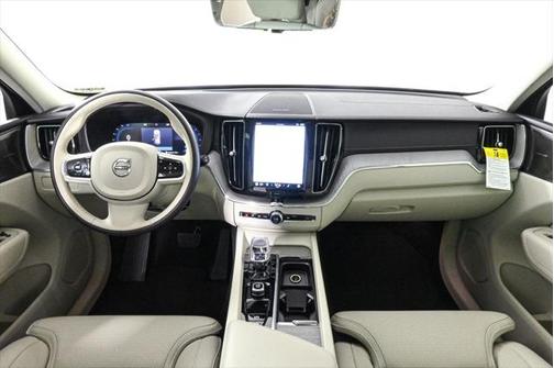 2025 Volvo XC60 B5 Ultra