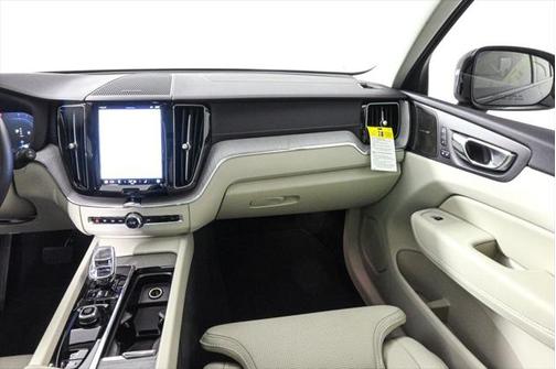 2025 Volvo XC60 B5 Ultra