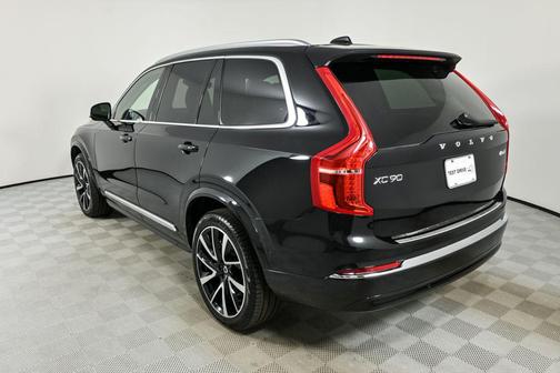 2024 Volvo XC90 B6 Ultimate Bright Theme 7-Seater