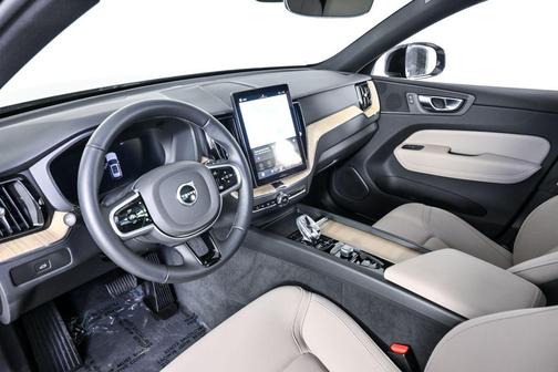 2026 Volvo XC60 B5 Plus