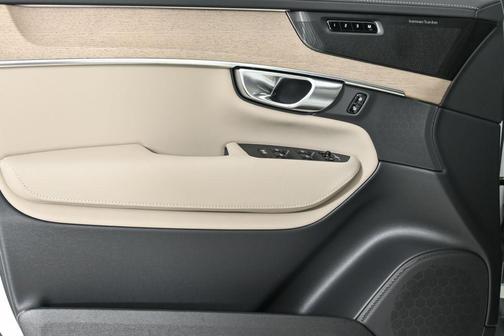 2026 Volvo XC90 B6 Ultra 7-Seater