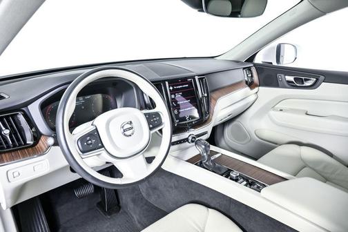 2021 Volvo XC60 T5 Momentum