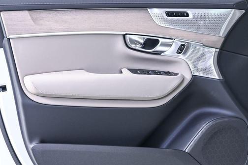 Crystal White Pearl 2026 Volvo XC90 Ultra Dark Theme, B6 AWD Gas (mild hybrid), Gasoline, 7 Seats