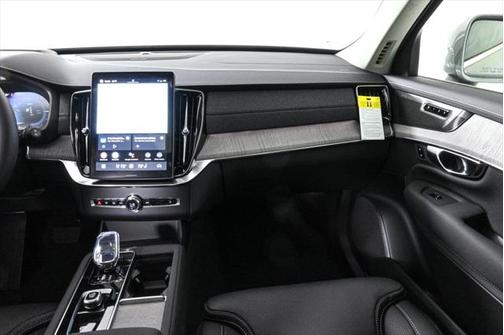 2025 Volvo XC90 Plug-In Hybrid T8 Ultra 7-Seater