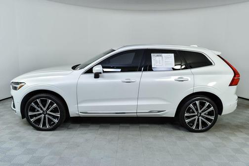 2023 Volvo XC60 B5 Ultimate Bright Theme